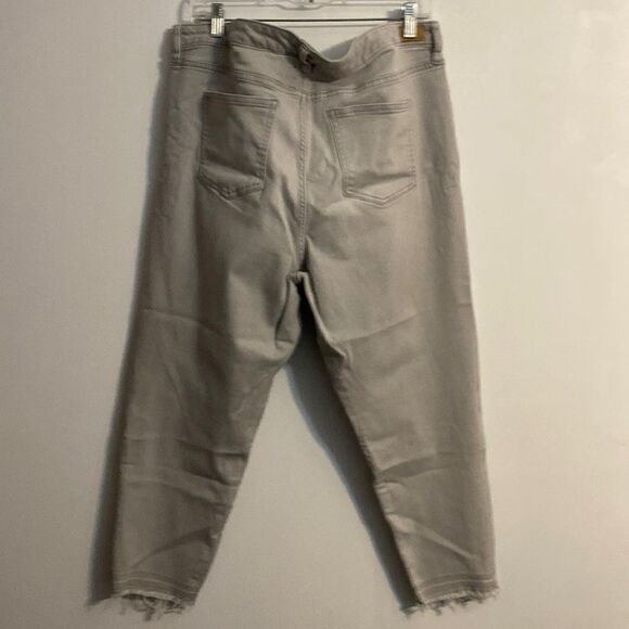 Lauren Ralph Lauren Gray Premier distressed Skinny Crop pants, size 20 - Picture 2 of 3